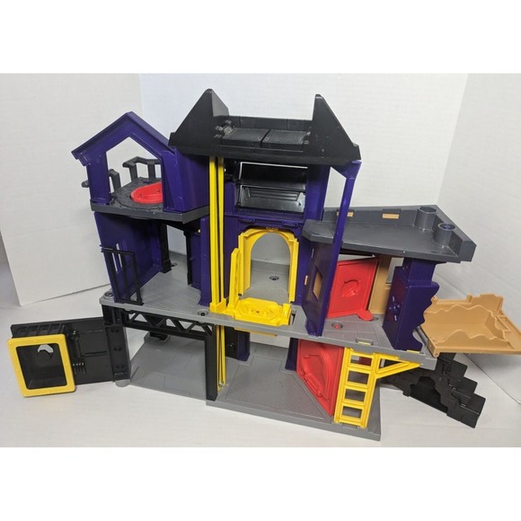 Imaginext DC Super Friends Batgirl City Joker Bank Playset 2011 w Harley Quinn - Picture 2 of 5